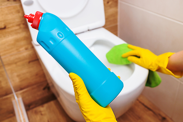 포토 JPG 해외이미지 손 들기 근접촬영 신체부위 청소 세제 화장실 고무장갑 변기 해외202309 해외포토 뷰포인트 장갑 모션 사람 고무 파일형식