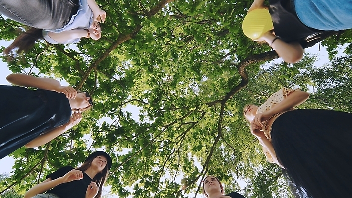 포토 JPG 해외이미지 라이프스타일 커플 행복 모래 공 모션 놀이 휴가 함께함 건강 미소 사람 여러명 성인 취미 야외 옆모습 여름 친구 비키니 활발 신혼여행 흰색 던지기 놀이터 해외202309 해외포토 계절 수영복 감정 뷰포인트 컬러 다수 결혼 컨셉 관계 표정 생활 파일형식