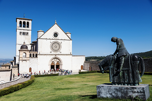 포토 JPG 해외이미지 전통 외관 유럽 기독교 종교 문화 벽 여행 건축양식 창문 하늘 거리 주택 미술 사람없음 야외 건물 여름 파란색 성당 교회 문 마을 이탈리아 바위 도시 성자 언덕 신성 타운 수도원 바실리카 옛날 토스카나 해외202309 해외포토 건축물 계절 건축 나라 컬러 종교건축 문화예술 돌_바위 파일형식