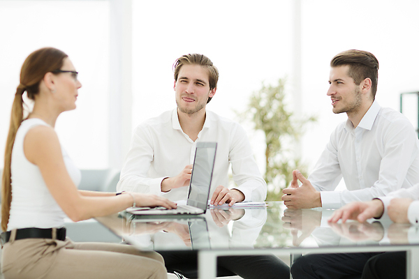 포토 JPG 해외이미지 직업 라이프스타일 여자 교육 컨셉 인터넷 회사 비즈니스 통신 관계 성공 아이디어 실내 대화 사람 여러명 컴퓨터 사무실 자료 정보 업무 작업 비즈니스맨 그룹 계획 토론 디자이너 종업원 분석 바쁨 마케팅 지원 프로젝트 콜라보레이션 해외202309 해외포토 남자 다수 말하기 내부 생활 전자제품 직장인 파일형식