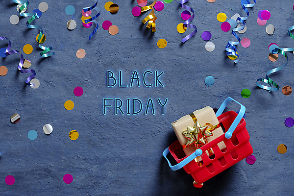 포토 JPG 해외이미지 디자인 백그라운드 컨셉 크리스마스장식 인터넷 비즈니스 탁자 휴가 선물 사람없음 선물상자 빛 쇼핑 상자 세일 바구니 상점 디지털 검은색 웹 카트 시장 구매 상업 네온 시멘트 머리위 소매 온라인 승진 금요일 마케팅 매각 특별함 플랫레이 블랙프라이데이 제의 해외202309 해외포토 컬러 가구 크리스마스 데이이벤트 플랫 요일 파일형식