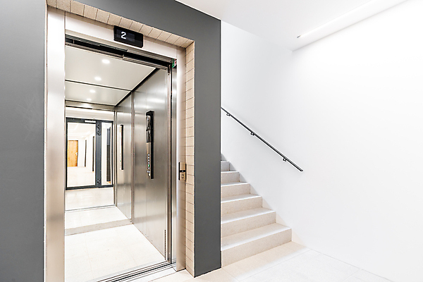 포토 JPG 해외이미지 디자인 벽 비즈니스 건축양식 새로움 바닥 아파트 주택 실내 사람없음 내부 건물 목재 장식 빛 문 우주 계단 방 흰색 도시 오픈 복도 재산 플랫 고급 엘리베이터 통로 리프트 단계 다락방 철강 스타일 비어있는 해외202309 해외포토 나무 건축물 건축 컬러 컨셉 재료 금융 파일형식