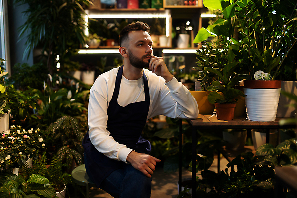 포토 JPG 해외이미지 식물 남자 꽃 꽃다발 꽃무늬 비즈니스 노동자 실내 가면 한명 사람 성인 야외 상자 상점 앞치마 업무 작업 보호 작음 꽃집 시작 소매 주인 해외202309 해외포토 직업 1 컨셉 무늬 내부 크기 파일형식