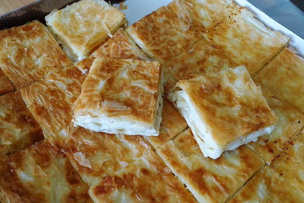 포토 JPG 해외이미지 음식 백그라운드 가지 치즈 육류 사람없음 물 빵집 원형 오븐 아침식사 퍼프 깨 페스츄리 핸드메이드 스타일 튀르키예 해외202309 해외포토 자연요소 도형 아시아 빵 채소 식재료 유제품 상점 식사 가전제품 조미료 파일형식