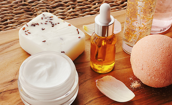 포토 JPG 해외이미지 꽃잎 사람없음 유기농 스파용품 비누 스킨케어 기초화장품 바디케어 수분크림 앰플 입욕제 해외202309 해외포토 웰빙 꽃 위생용품 뷰티 스파 화장품 오브젝트 파일형식