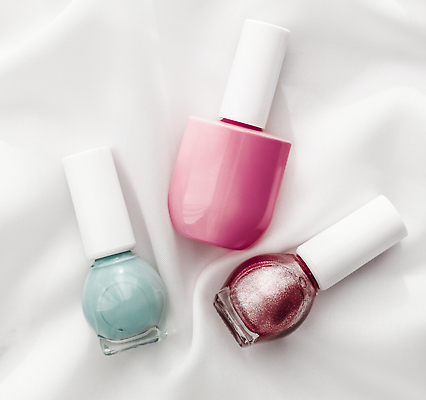 포토 JPG 해외이미지 분홍색 백그라운드 사람없음 우아함 흰배경 매니큐어 구김 카피스페이스 해외포토 컬러 컨셉 모션 화장품 공백 흰색 파일형식