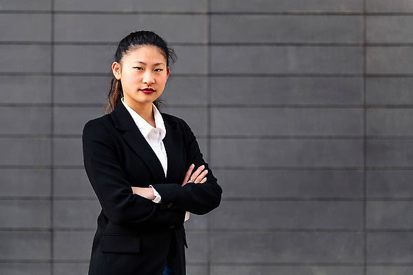 포토 JPG 해외이미지 직업 1 라이프스타일 응시 여자 무기 회사 비즈니스 CEO 사업가 성공 한명 사람 동양인 정장 20대 성인 가로 30대 중국 비즈니스우먼 자신감 우아함 대표 경영자 리더 교차 경영 심각 접기 카피스페이스 해외202309 해외포토 시선 옷 감정 아시아 컨셉 모션 인종 청년 생활 장년 공백 직장인 파일형식
