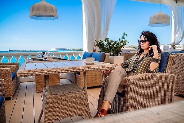 포토 JPG 해외이미지 모델 1 학생 라이프스타일 여자 행복 유럽 얼굴 백그라운드 비즈니스 휴식 관리 한명 사람 성인 뷰티 유행 식당 초콜릿 화장품 카페 정보 비즈니스우먼 네트워크 파마 우아함 무선전화기 피부 전자 내추럴 소셜 안락 해외202309 해외포토 헤어스타일 감정 나라 컨셉 디저트 생활 신체부위 상점 직장인 전화기 파일형식