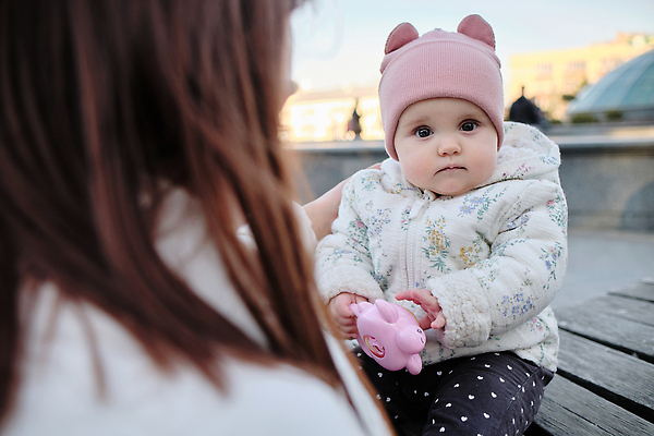 포토 JPG 해외이미지 백인 라이프스타일 공원 여자 딸 행복 아들 어린이 백그라운드 벤치 가족 자연 엄마 휴식 함께함 사랑 미소 사람 앉기 소년 야외 두명 여름 부모 뷰티 우주 맑음 침묵 임산부 아기 가득함 길이 걸음마 돌봄 해외202309 해외포토 서양인 계절 공공시설 남자 감정 컨셉 의자 관계 모션 날씨 표정 생활 소리 임신 생태계 파일형식