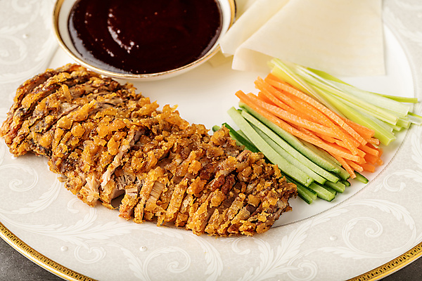 포토 JPG 해외이미지 전통 접시 음식 백그라운드 젓가락 오이 오리 건강 육류 요리 동양인 사람없음 식당 식사 저녁식사 중국 튀김 그릴 굽기 피부 슬라이스 베이징 레시피 기선 팬케이크 맛있는 해외202309 해외포토 식기 아시아 배_교통 채소 식재료 조류 주방용품 수저 인종 신체부위 케이크 상점 구이 파일형식