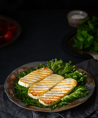 포토 JPG 해외이미지 전통 접시 음식 조각 백그라운드 잎 다이어트 채소 치즈 건강 요리 사람없음 옆모습 세로 식사 저녁식사 어둠 샐러드 튀김 시골 신선 도자기 그릴 상추 굽기 지중해 먹기 그리스인 점심식사 옛날 짠맛 채식주의자 튀르키예 해외202309 해외포토 서양인 식물 식기 아시아 바다 뷰포인트 모션 주방용품 유제품 맛 구이 채식 파일형식