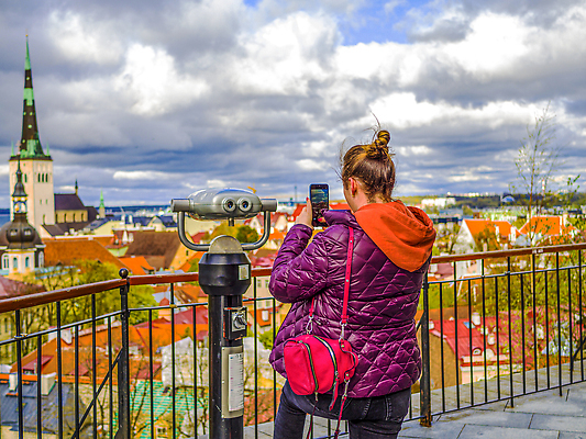포토 JPG 해외이미지 모델 직업 모자 여행 지도 사업가 손가락 놀이 모바일 세포 한명 사람 스마트폰 핸드폰 유행 카메라 기쁨 자유 게임 막대기 승차 지중해 스마트 검색 그림 흥분 기회 정사각형 슛 방문 온라인 일반 고용 비명 셀프 힙스터 해외202309 해외포토 도형 1 손 잡화 패션 감정 바다 컨셉 모션 전자제품 스마트기기 구직 채용 파일형식