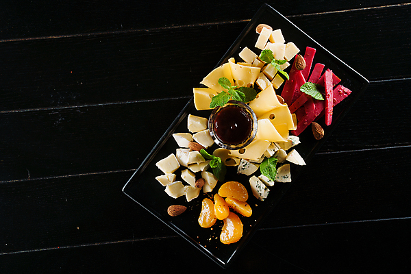 포토 JPG 해외이미지 접시 음식 조각 탁자 포도 디저트 염소 치즈 사람없음 목재 파란색 노란색 와인 식사 침묵 이탈리아 견과류 흰색 시골 신선 맛 상품 잼 허브 올리브 생물학 호두 부드러움 모음 꿀 프랑스어 곰팡이 뷔페 식품점 맛있는 해외202309 해외포토 나무 식물 문자 식기 교육 열매 유럽 컬러 가구 컨셉 과일 재료 포유류 유제품 주류 상점 소리 감각 소스_음식 파일형식