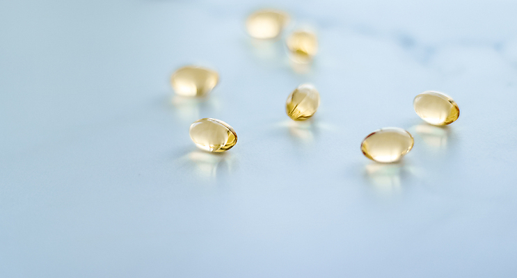 포토 JPG 해외이미지 사람없음 파란색 알약 노란색 건강관리 낟알 영양제 오메가 항생제 해외202309 해외포토 컬러 건강 관리 약 파일형식