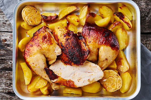 포토 JPG 해외이미지 감자 마늘 사람없음 치킨 닭고기 신선 냄비 나무배경 해외202309 해외포토 백그라운드 채소 육류 솥 닭고기요리 파일형식