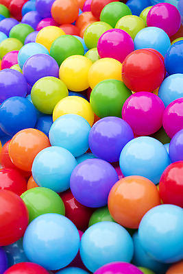 포토 JPG 해외이미지 컬러 백그라운드 무지개 공 사람없음 컬러풀 플라스틱 스펙트럼 해외202309 해외포토 자연요소 재질 파일형식