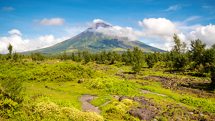 포토 JPG 해외이미지 아시아 여행 밭 농업 자연 산 동양인 사람없음 야외 초록색 파란색 환경 만 개울 폭발 화산 용암 원뿔 대칭 랜드마크 완벽 이국적 절정 해외202309 해외포토 도형 나라 산업 컬러 컨셉 인종 강 생태계 파일형식