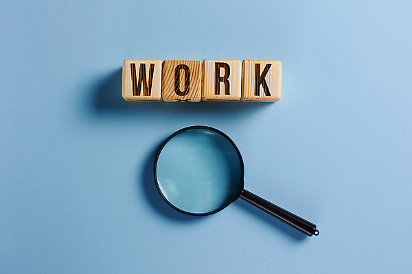 포토 JPG 해외이미지 알파벳 비즈니스 텍스트 돋보기 아이디어 사람없음 파란색 단어 업무 나무블록 카피스페이스 해외202309 해외포토 문자 영어 컬러 컨셉 목재 공백 블록 작업 파일형식