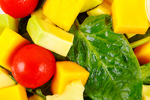 포토 JPG 해외이미지 접시 음식 조각 다이어트 토마토 채소 과일 재료 건강 사람없음 목재 초록색 컬러풀 노란색 샐러드 신선 맛 균형 유기농 날것 망고 시금치 아보카도 내추럴 점심식사 섞기 맛있는 해외202309 해외포토 나무 식기 웰빙 컬러 컨셉 식사 열대과일 파일형식