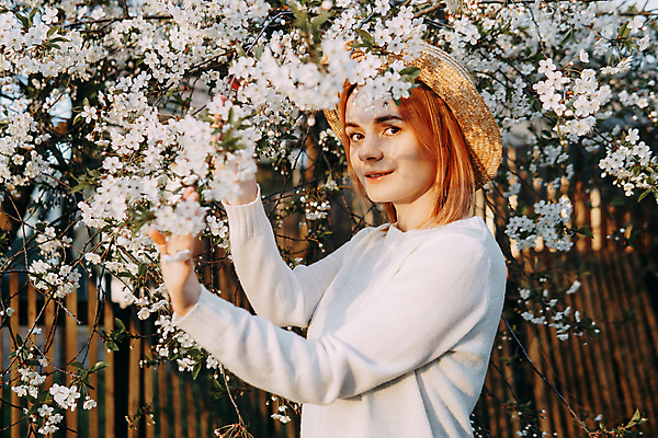 포토 JPG 해외이미지 나무 학생 라이프스타일 계절 공원 행복 백그라운드 자연 휴식 한명 10대 햇빛 봄 기쁨 벚꽃 시간 개화 체리 시원함 목 반대 빨간머리 무료 사방 사춘기 해외202309 해외포토 식물 1 헤어스타일 공공시설 꽃 감정 컨셉 과일 청소년 사람 생활 신체부위 태양 생태계 파일형식