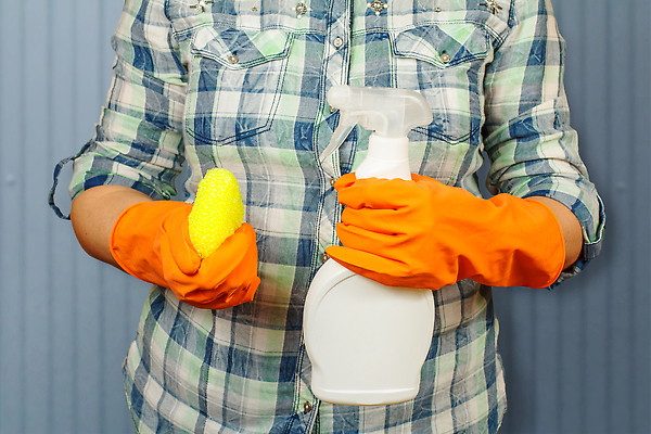 포토 JPG 해외이미지 여자 한명 상반신 성인 깨끗함 청소도구 청소 세제 수세미 성인여자한명만 해외202309 해외포토 1 컨셉 사람 도구 여자한명만 성인여자만 파일형식