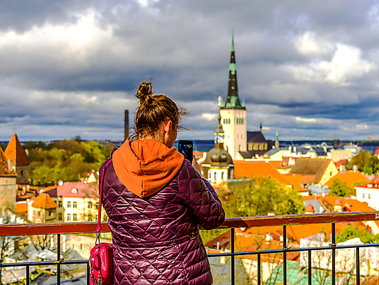 포토 JPG 해외이미지 모델 직업 여행 지도 사업가 손가락 놀이 모바일 세포 한명 사람 스마트폰 핸드폰 유행 카메라 기쁨 자유 게임 막대기 승차 지중해 스마트 검색 그림 흥분 기회 정사각형 슛 방문 온라인 일반 고용 비명 셀프 힙스터 해외202309 해외포토 도형 1 손 패션 감정 바다 컨셉 모션 전자제품 스마트기기 구직 채용 파일형식
