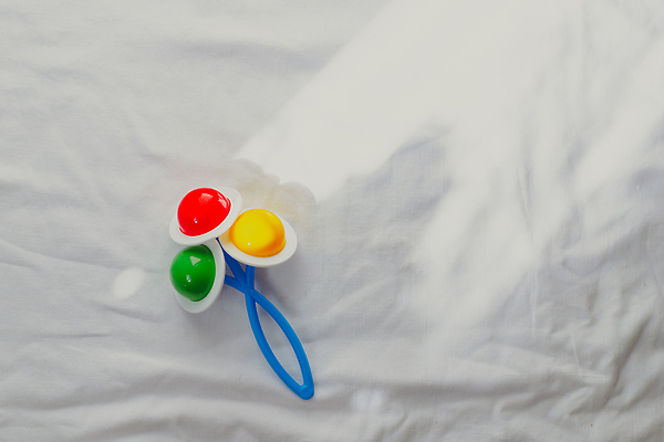 포토 JPG 해외이미지 동물 라이프스타일 디자인 어린이 컬러 백그라운드 가족 놀이 새로움 선물 사람없음 목재 컬러풀 장난감 뷰티 공백 임산부 게임 흰색 아기 신생아 플라스틱 책상 오브젝트 딸랑이 걸음마 돌봄 목업 카피스페이스 해외202309 해외포토 나무 가구 컨셉 재료 관계 모션 재질 사람 생활 임신 아기용품 파일형식