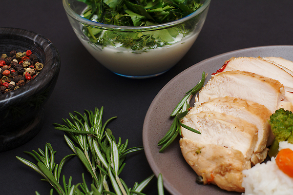 포토 JPG 해외이미지 음식 백그라운드 다이어트 재료 조류 양파 건강 마늘 육류 스테이크 요리 사람없음 목재 주방 식사 저녁식사 치킨 시골 신선 기름 가슴 자르기 먹기 향신료 준비 유기농 후추 로즈메리 생식 암탉 맛있는 해외202309 해외포토 레이스천 나무 동물 웰빙 채소 식재료 모션 서양음식 신체부위 직물 닭 암컷 허브 닭고기요리 향미료 파일형식