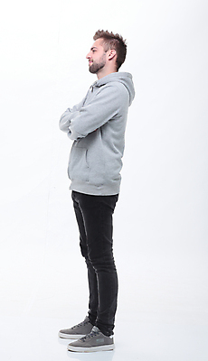 포토 JPG 해외이미지 전신 백인 모델 1 라이프스타일 헤어스타일 응시 옷 남자 행복 백그라운드 신발 셔츠 광고판 실내 한명 서기 미소 사람 유행 검은색 재킷 가을 흰색 청바지 자신감 시원함 가득함 찢어짐 보여주기 고립 심각 우수 스타일 해외202309 해외포토 서양인 시선 계절 감정 컬러 컨셉 상의 바지 모션 알림판 표정 내부 생활 외투 절기 판 파일형식