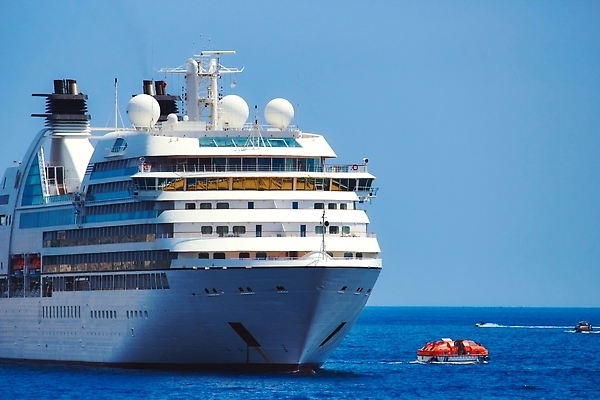 포토 JPG 해외이미지 바다 여행 요트 오렌지 교통시설 하늘 휴가 휴식 항해 사람없음 물 파란색 흰색 오픈 보트 고급 큼 크루즈 지중해 함선 승객 포트 대서양 떠남 예산 해외202309 해외포토 자연요소 컬러 교통 컨셉 배_교통 과일 모션 크기 시설 파일형식