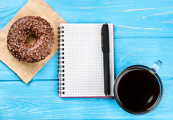 포토 JPG 해외이미지 종이 커피 음식 컬러 백그라운드 탁자 디저트 사람없음 목재 컵 파란색 빛 사무실 펜 갈색 케이크 초콜릿 얼음 저녁식사 튀김 원형 도넛 달콤 아침식사 유혹 굽기 먹기 뿌리기 오브젝트 토핑 페스츄리 해외202309 해외포토 자연요소 도형 나무 식기 음료 빵 가구 컨셉 비즈니스 재료 모션 필기구 식사 맛 구이 파일형식