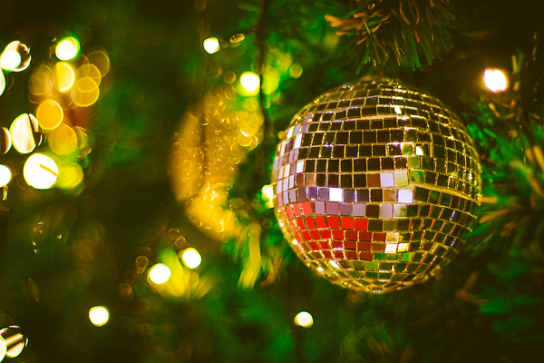 포토 JPG 해외이미지 나무 전통 디자인 계절 행복 리본 컬러 백그라운드 크리스마스장식 크리스마스 겨울 패턴 공 벽지 추상 휴가 새로움 새해 매달리기 사람없음 장식 빛 뷰티 우주 축제 축하 원형 12월 연도 질감 보케 블러 여의주 크리스마스배경 해외202309 해외포토 도형 식물 기념일 감정 컨셉 무늬 모션 날짜 파일형식