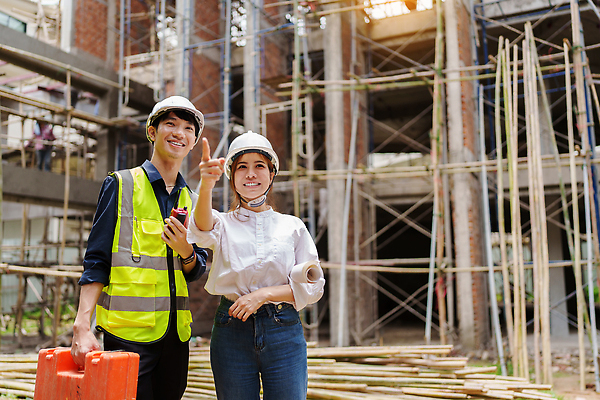 포토 JPG 해외이미지 직업 디자인 산업 비즈니스 건축양식 공장 협력 직장 안전 사람 두명 건물 장비 거래 업무 작업 비즈니스맨 엔지니어 재산 보호 감독 계획 헬멧 건축가 땅 그림 경영자 감독관 청사진 공학 개발 건축업자 경영 계약자 제어 프로젝트 해외202309 해외포토 건축물 교육 남자 건축 컨셉 회사 공업 금융 직장인 기술자 보호장비 계약 리더 파일형식