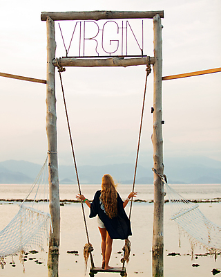 포토 JPG 해외이미지 라이프스타일 여자 행복 바다 여행 자연 하늘 휴가 휴식 사람없음 야외 목재 물 파란색 햇빛 태양 뷰티 유행 활발 자유 껍질 고급 휴양지 파라다이스 해외202309 해외포토 자연요소 나무 감정 컬러 컨셉 재료 사람 생활 장소 생태계 파일형식