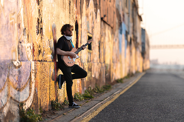 포토 JPG 해외이미지 백인 라이프스타일 남자 문화 음악 노래 놀이 거리 실내 한명 취미 야외 소리 공연 연주자 음악가 기구 기타 도시 예술가 기타리스트 뮤지컬 실행 플레이어 해외202309 해외포토 서양인 직업 1 현악기 문화예술 사람 이벤트 내부 생활 파일형식