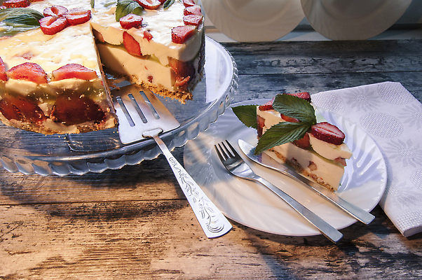 포토 JPG 해외이미지 접시 열매 음식 패턴 과일 부분 딸기 디저트 치즈 건강 사탕 사람없음 장식 빨간색 초록색 파티 케이크 주방 빵집 장비 흰색 축하 신선 화려 달콤 굽기 먹기 민트 크림 상쾌 버터 페스츄리 핸드메이드 해외202309 해외포토 식물 식기 감정 빵 컬러 컨셉 무늬 모션 유제품 이벤트 상점 맛 구이 허브 파일형식