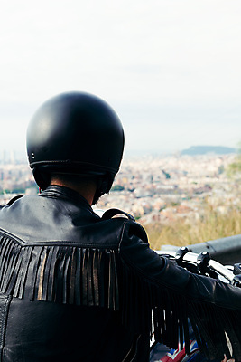 포토 JPG 해외이미지 라이프스타일 남자 여행 교통시설 모션 휴식 한명 안전 사람 취미 야외 자전거 미국 힘 재킷 운전 자유 오토바이 자신감 운전사 보호 승차 헬멧 가죽 속도 모터 반항 독립 라이더 루트 바이크레이서 방법 혼자 스타일 카피스페이스 해외202309 해외포토 직업 1 감정 교통 컨셉 북아메리카 생활 바이크 공백 외투 보호장비 시설 파일형식