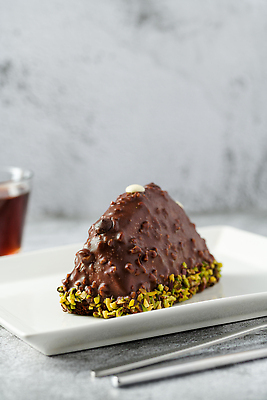 포토 JPG 해외이미지 접시 손 커피 음식 컬러 백그라운드 돈 과일 탁자 아이스크림 디저트 바나나 건강 요리 사람없음 장식 컬러풀 갈색 케이크 초콜릿 얼음 신선 고급 달콤 맛 상품 설탕 굽기 먹기 뿌리기 크림 땅콩 페스츄리 핸드메이드 맛있는 해외202309 해외포토 자연요소 식기 음료 빵 가구 컨셉 모션 신체부위 견과류 재산 구이 파일형식