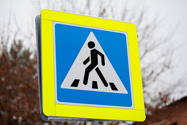 포토 JPG 해외이미지 구름 교육 도로 길 백그라운드 십자가 자동차 하늘 거리 경고 안전 사람 사람없음 빨간색 파란색 빛 금속 일몰 산책 정보 흰색 도시 표지판 보행자 횡단보도 위험 오솔길 심볼 오브젝트 사인 통로 신호 도로표지판 얼룩말 조심 타운 일반 건너기 그만 돌봄 방법 주목 해외202309 해외포토 자연요소 육상교통 컬러 컨셉 교통시설 모션 재질 휴식 알림판 노을 말_동물 보행로 파일형식