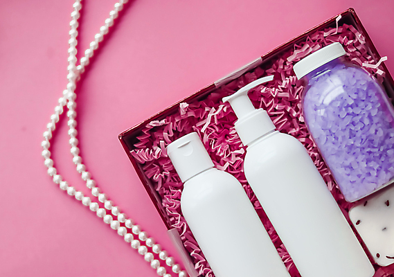 포토 JPG 해외이미지 사람없음 상자 하이앵글 화장품 오브젝트 피부관리 담기 진주 비누 공병 바디케어 화장품가방 입욕소금 해외202309 해외포토 뷰포인트 가방 모션 위생용품 뷰티 미용용품 보석 소금 병_담는 파일형식