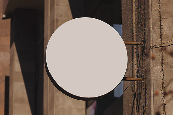 포토 JPG 해외이미지 템플릿 디자인 외관 벽 백그라운드 회사 비즈니스 거리 간판 프레임 광고판 매달리기 사람없음 야외 건물 사무실 우주 상점 금속 식당 공백 카페 정보 흰색 도시 판넬 원형 심볼 오브젝트 사인 정사각형 거짓 마케팅 소셜 목업 스타일 비어있는 해외202309 해외포토 도형 건축물 컬러 모션 재질 알림판 판 파일형식