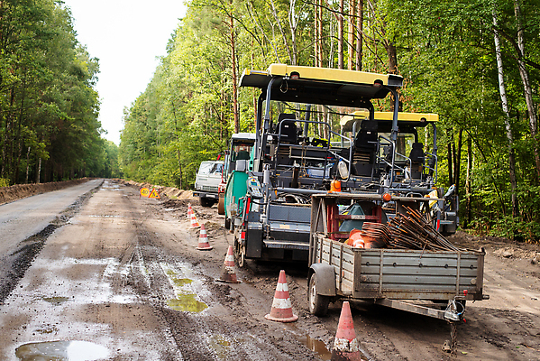 포토 JPG 해외이미지 직업 산업 도로 길 교통시설 자동차 날씨 노동자 거리 사람없음 검은색 기계 장비 시골 업무 고속도로 보행로 수리 땅 진동 사인 롤러 부활 짐차 무거움 일시정지 유지 그만 방법 해외202309 해외포토 육상교통 컬러 교통 작업 무게 시설 파일형식