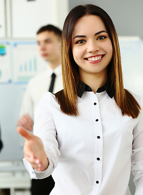 포토 JPG 해외이미지 백인 직업 손 응시 여자 감정 회사 비즈니스 통신 탁자 성공 악수 직장 실내 서기 미소 사람 20대 성인 두명 사무실 작업 비즈니스우먼 화려 우아함 컨설턴트 경영자 긍정 비서 경영 관심 의무 지능 헬프 해외202309 해외포토 서양인 시선 가구 컨셉 모션 표정 손짓 청년 내부 신체부위 도움 직장인 전문직 상담 리더 파일형식