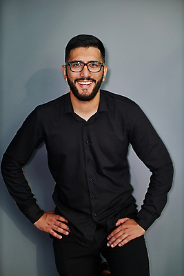 포토 JPG 해외이미지 백인 모델 직업 1 응시 행복 셔츠 비즈니스 성공 실내 한명 서기 사람 정장 20대 금융 재킷 회색 흰색 자신감 중앙 종업원 직원 만족 경영자 긍정 변호사 경영 고립 심각 정중 스타일 표현성 해외202309 해외포토 서양인 시선 옷 감정 컬러 컨셉 상의 모션 청년 내부 경제 외투 리더 파일형식