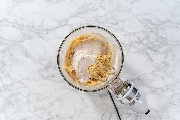 포토 JPG 해외이미지 음식 디저트 사탕 요리 사람없음 쿠키 사발 달콤 굽기 준비 반죽 만들기 머리위 레시피 섞기 페스츄리 플랫레이 해외202309 해외포토 빵 모션 사기그릇 플랫 맛 구이 파일형식