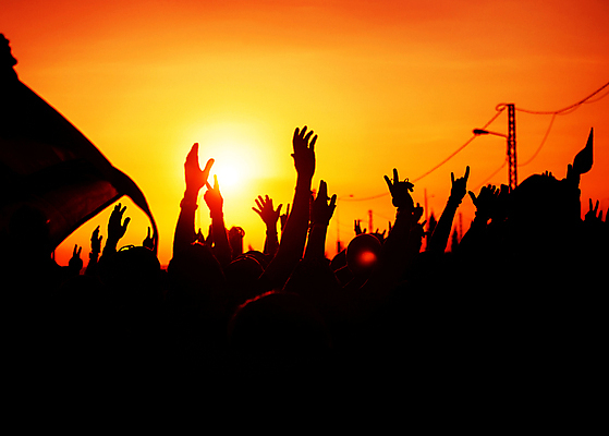 포토 JPG 해외이미지 손 남자 실루엣 무기 이동 컨셉 하늘 거리 관리 사람 사람없음 야외 금융 경제 태양 파티 희망 힘 일몰 자유 분노 깃발 군중 무서움 가난 민주주의 충돌 싸움 전쟁 오르기 반항 개선 혁명 비명 소셜 스트라이크 위기 정부 정치 항의 많음 해외202004 해외포토 자연요소 감정 모션 촬영기법 이벤트 신체부위 노을 파일형식