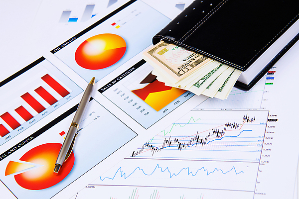 포토 JPG 해외이미지 종이 커피 돈 비즈니스 통계 탁자 돋보기 그래프 직장 사람없음 컵 사무실 펜 달러 다이어리 자료 계산기 지갑 책상 분석 문서 해외202004 해외포토 식기 음료 가구 컨셉 회사 문구용품 필기구 사무용품 장비 재산 파일형식