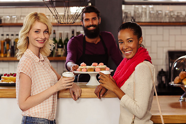 포토 JPG 해외이미지 백인 라이프스타일 여자 남자 행복 커피 음료 유니폼 비즈니스 청소년 노동자 서기 앉기 20대 컵 세명 식당 와인 힘 카페 머그컵 잡기 뜨거움 시원함 고객 서비스 아메리카노 카페테리아 에스프레소 단절 카페인 해외202004 해외포토 서양인 직업 식기 옷 감정 모션 주류 사람 청년 생활 상점 파일형식
