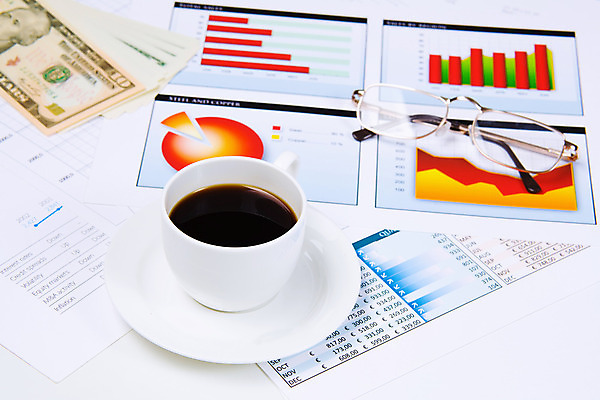 포토 JPG 해외이미지 종이 커피 돈 비즈니스 통계 탁자 돋보기 그래프 설계 직장 사람없음 컵 사무실 연필 펜 달러 자료 계산기 책상 분석 문서 해외202004 해외포토 식기 음료 가구 컨셉 회사 문구용품 학용품 필기구 장비 재산 파일형식