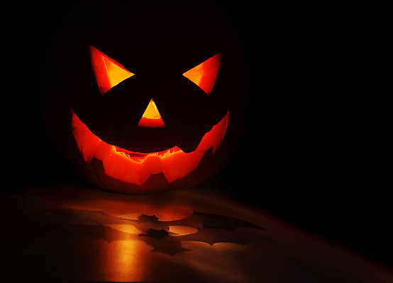 포토 JPG 해외이미지 계절 음식 백그라운드 채소 촛불 호박 미소 사람없음 장식 빨간색 빛 노란색 파티 검은색 어둠 할로윈 가을 등불 축하 표현 유령 야간 무서움 오브젝트 박쥐 10월 잭오랜턴 호러 오싹 해외202004 해외포토 자연요소 감정 컬러 컨셉 초 포유류 조명 표정 이벤트 날짜 공포 파일형식